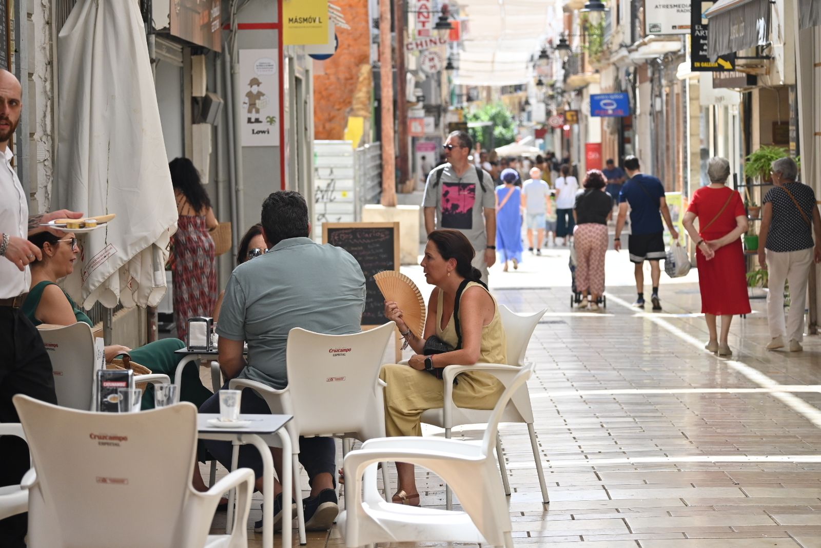 Las mejores imágenes de este sábado de intenso calor en las calles de Huelva