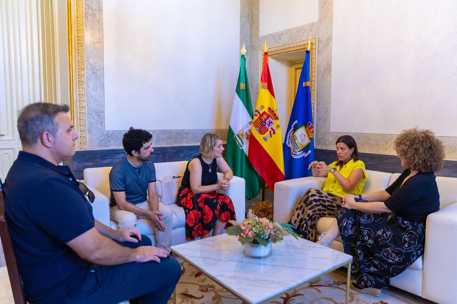 Reunión de la alcaldesa de San Fernando, Patricia Cavada, con la directiva de la Asociación de la Prensa de Cádiz