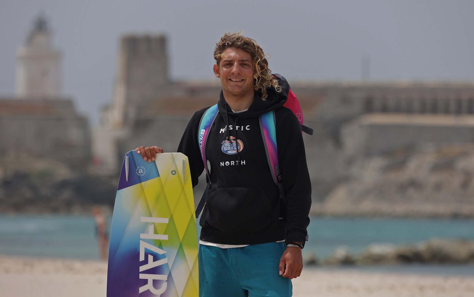 Fotos de Lorenzo Casati y Valentin Hoenderop, participantes del Red Bull King of the Air Tarifa 2025