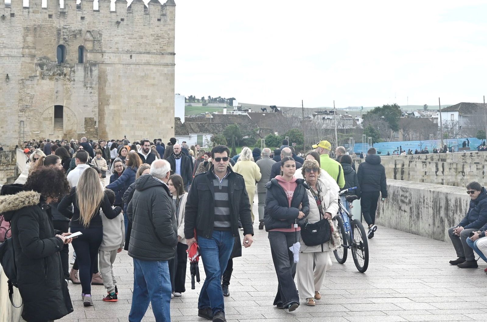 El Puente Romano de Córdoba reabre tras el temporal, en fotos