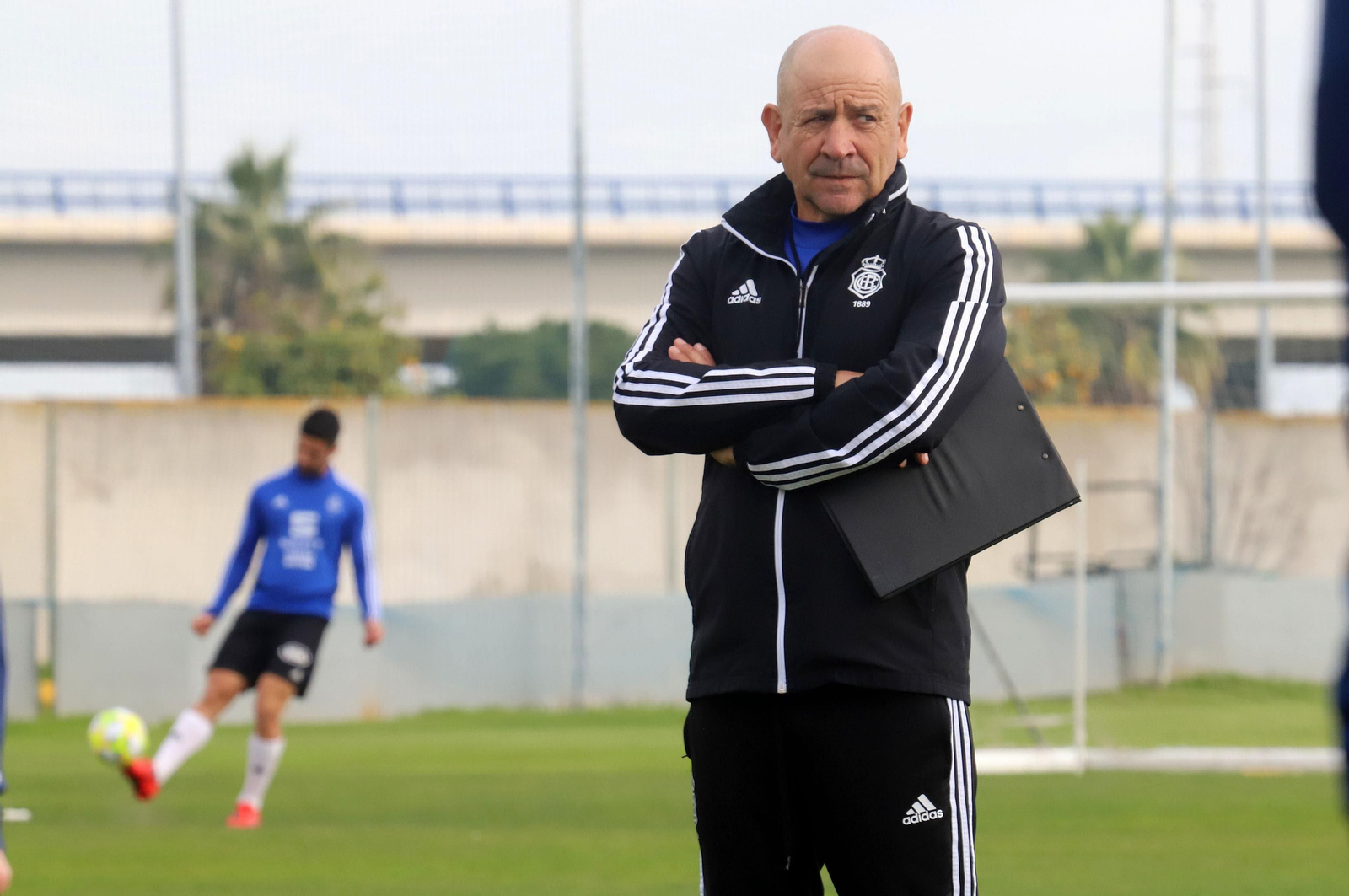 Claudio Barragán tendrá la oportunidad de pilotar la nave albiazul desde el inicio.