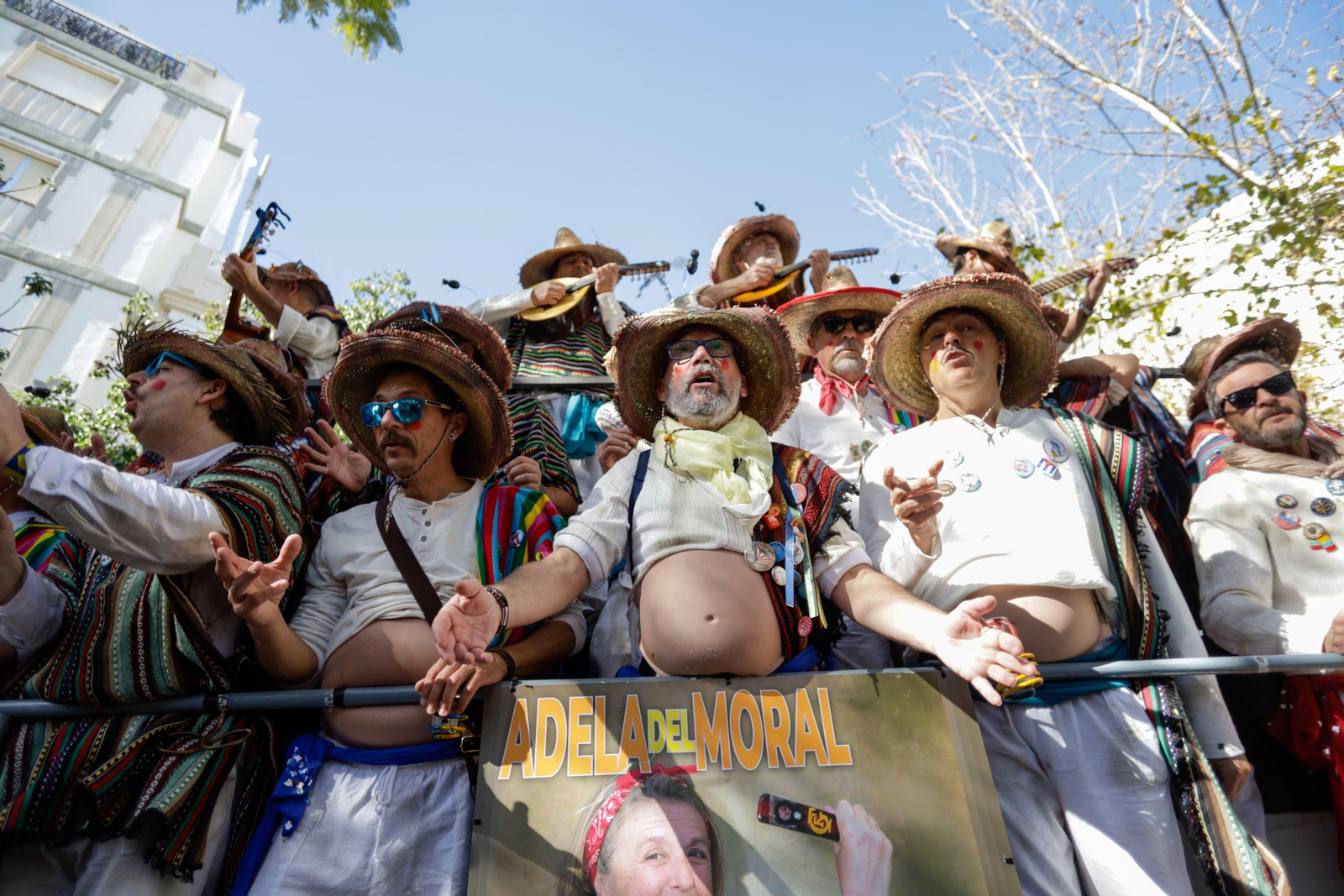 Las mejores imágenes del Domingo de Piñata del Carnaval de Cádiz 2024