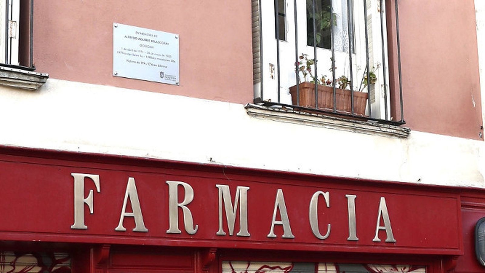 Una de las placas colocadas en Pamplona.