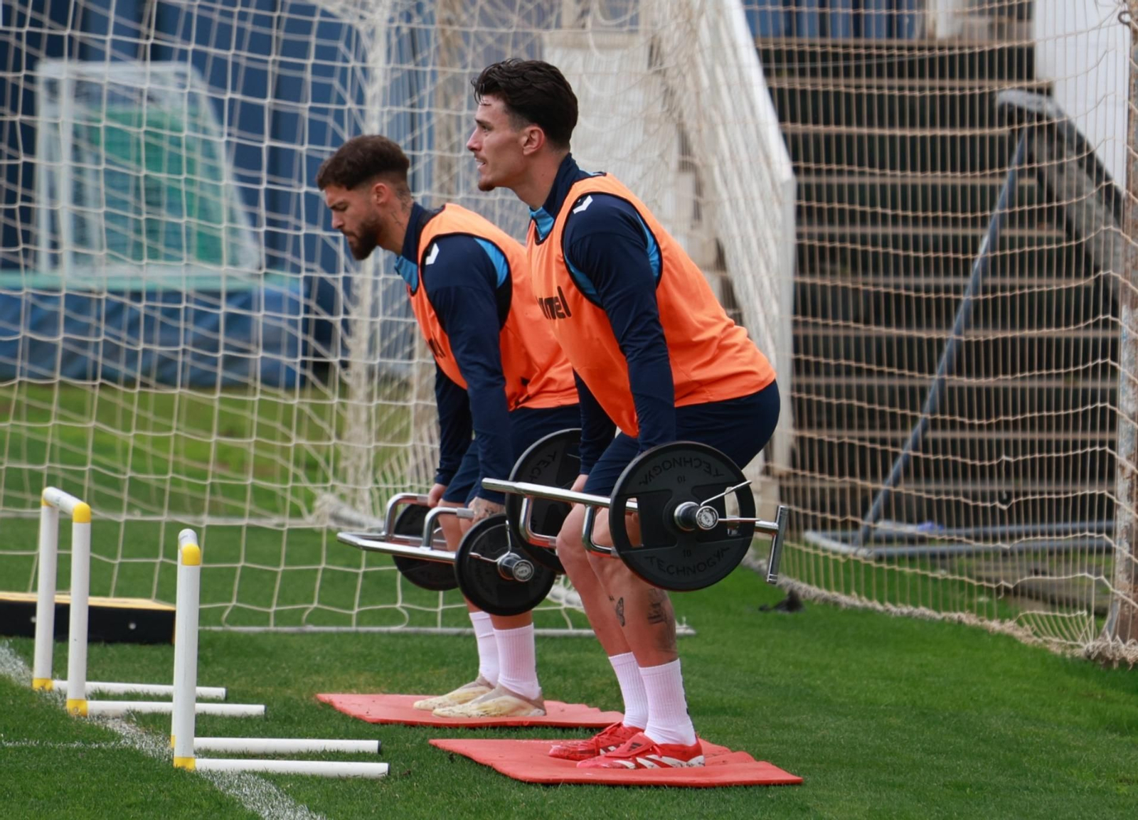 Ramón Enríquez: El capitán reaparece en muletas y sonriente