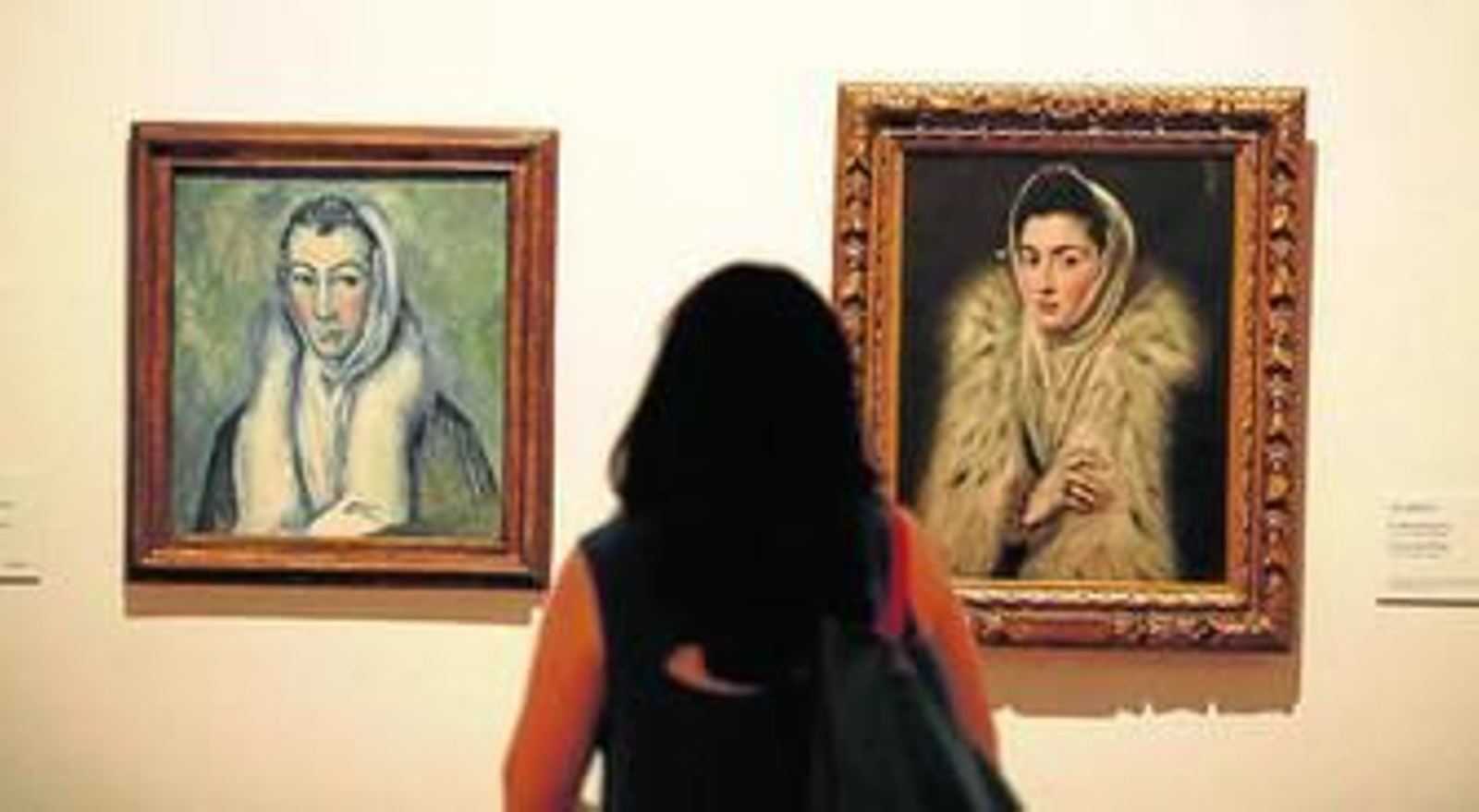 1. Las dos versiones de la 'Dama del armiño', a la izquierda la de Cézanne y a la derecha la del Greco, se exhiben juntas por primera vez en la historia. 2. El 'Laocoonte', en primer plano, una obra llegada de Washington y una de las piezas más valiosas de la exposición. 3. Visitantes ayer en el Prado, que prevé que esta muestra sea una de las más concurridas de su historia. 4. 'Bañistas' de Cézanne, un lienzo escoltado por dos escuturas del artista cretense . 4. Javier Barón, comisario de la exposición, ante el cuadro 'Vision de san Juan', que ha llegado a Madrid cedido por el Metropolitan de Nueva York.