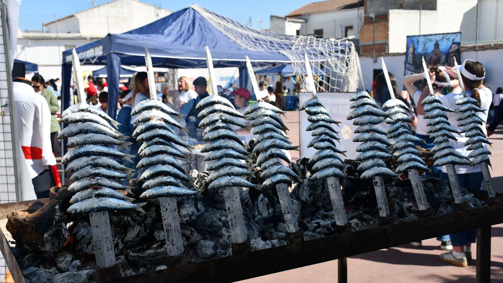 El puesto de espetos ubicado en la muestra.