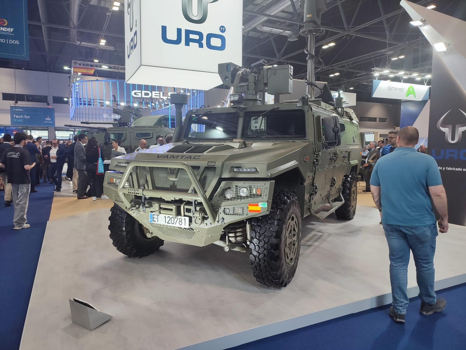 La industria de la defensa muestra lo último en vehículos y equipos