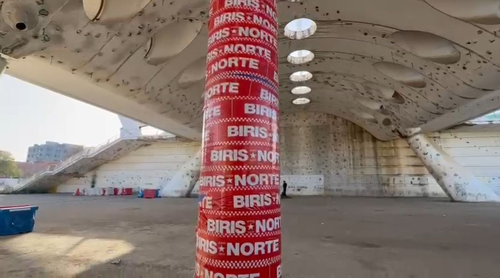 Cintas de Biris Norte en los alrededores de La Cartuja
