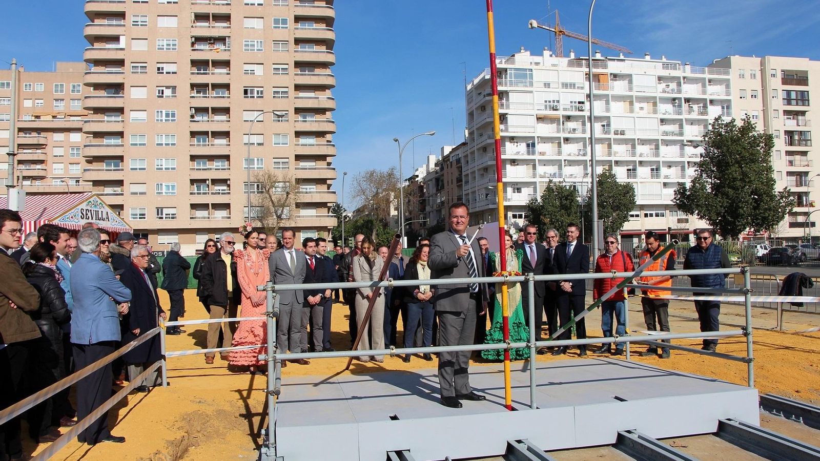 Colocación del primer tubo de la Feria de Abril 2020.