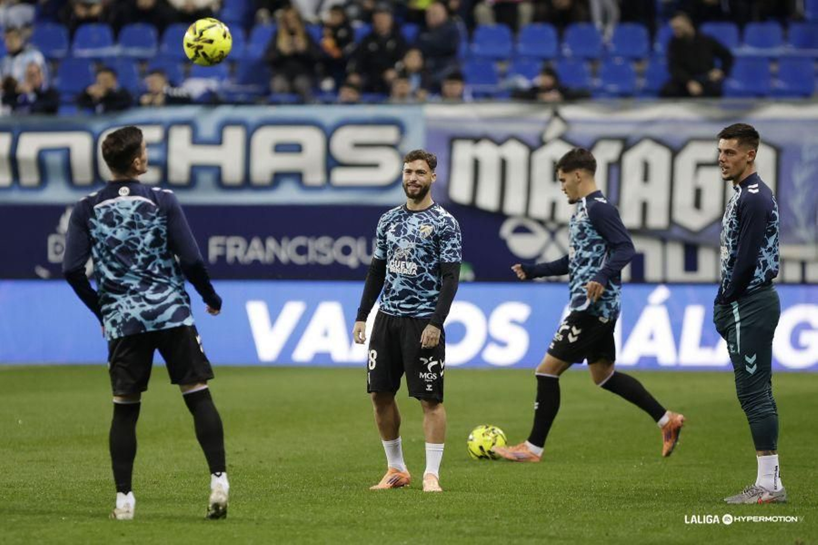 Calientan los suplentes del Málaga CF