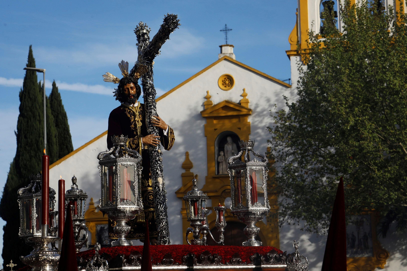 Lunes Santo en Córdoba: la procesión de Vera-Cruz, en imágenes