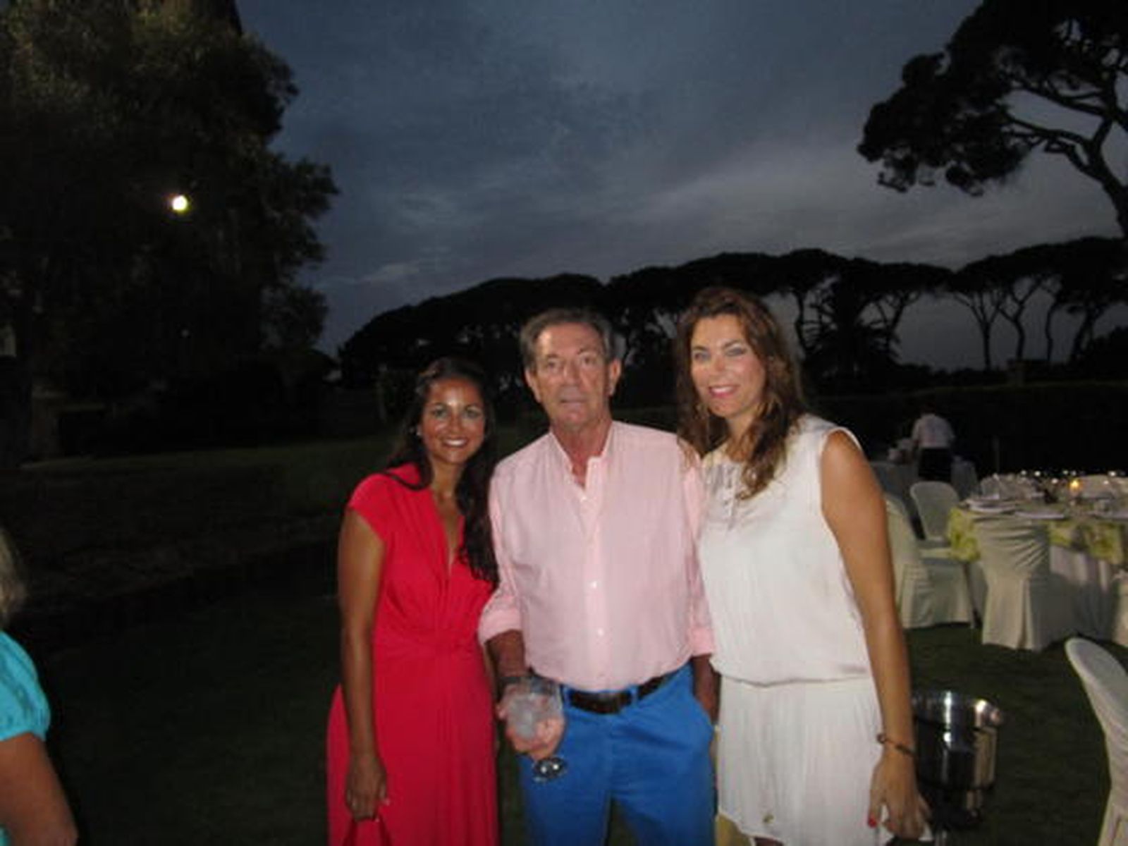 Nani Díaz, Juan Reyna y Bea Marquina, en la entrada del torneo.

Foto: Ignacio Casas de Ciria