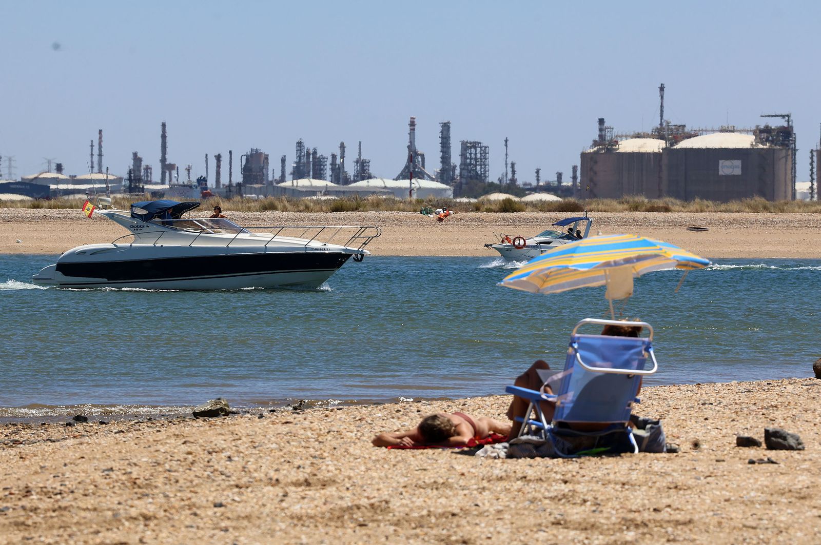 Imágenes veraniegas en Punta Umbría y en las playas de El Portil y La Bota