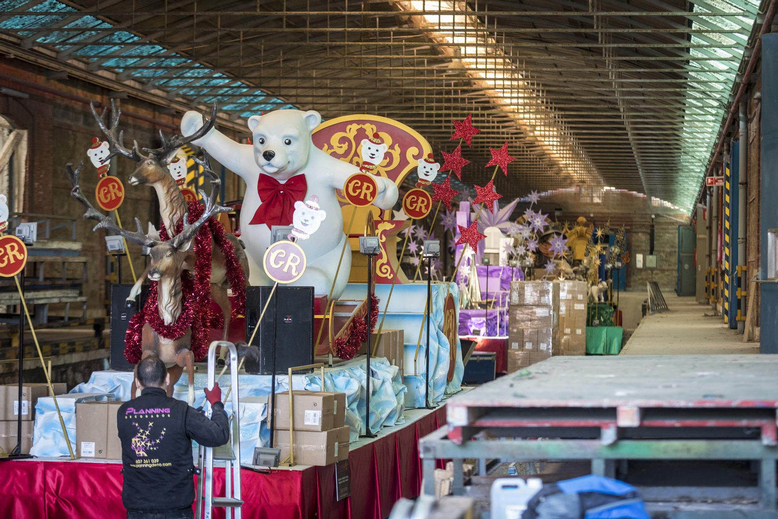 Preparativos de las carrozas de la Cabalgata de Reyes Magos 2019