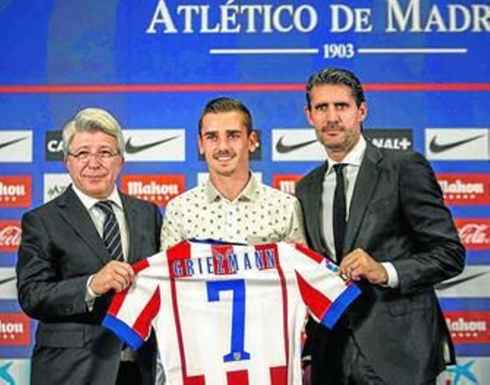 Enrique Cerezo, en la presentación de Griezmann el jueves, junto Caminero.