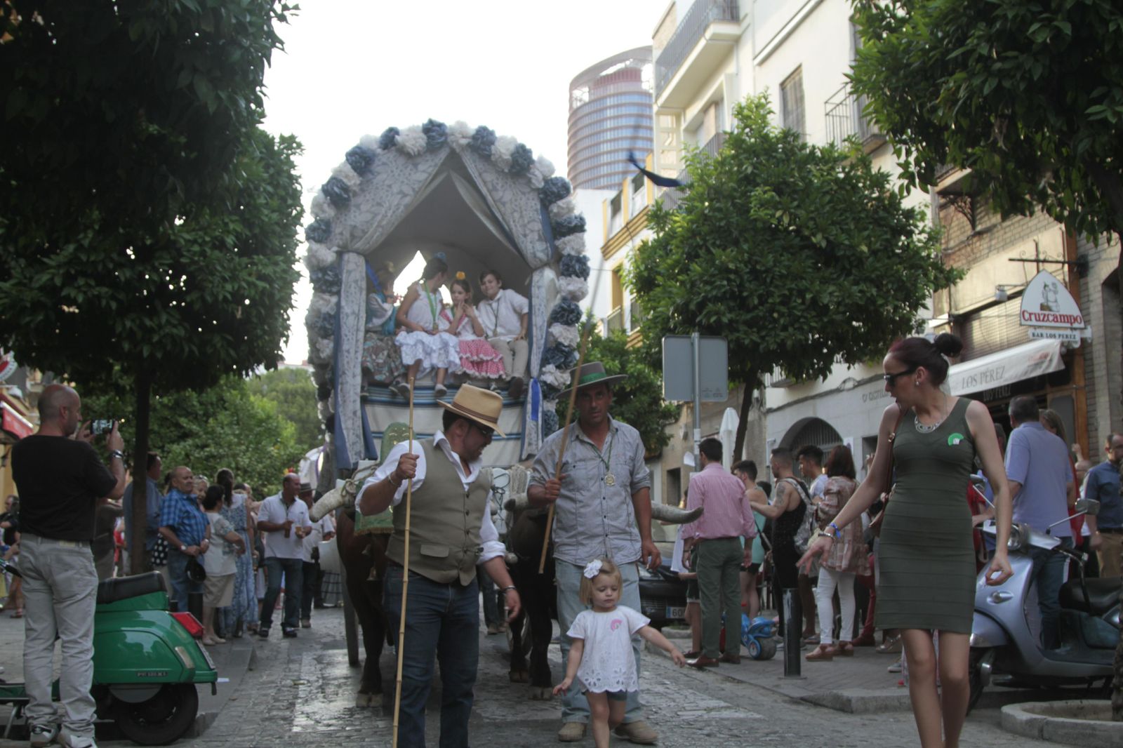 Las imágenes de la vuelta de Triana a Sevilla