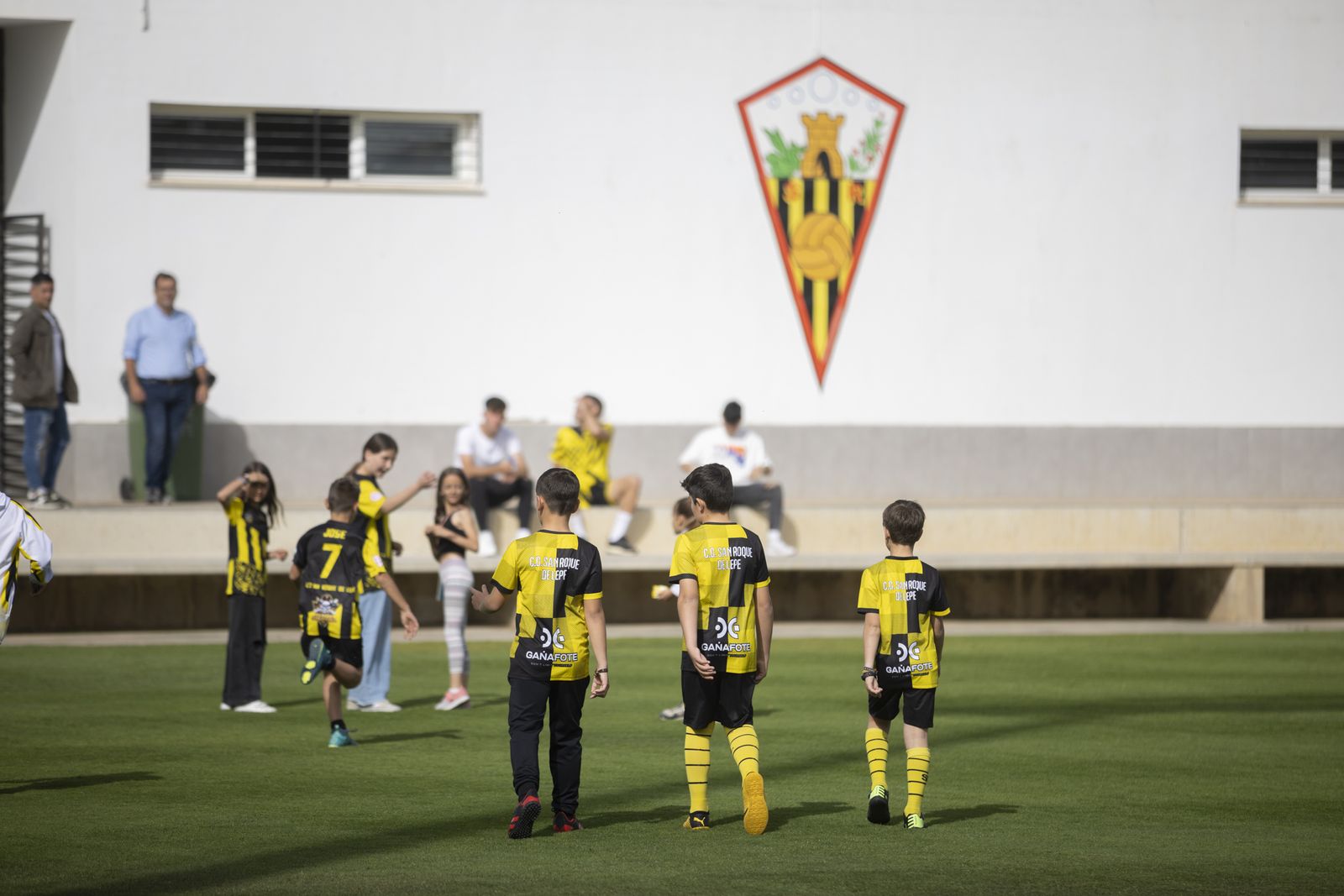 Imágenes del partido entre el San Roque de Lepe y el Atlético Sanluqueño