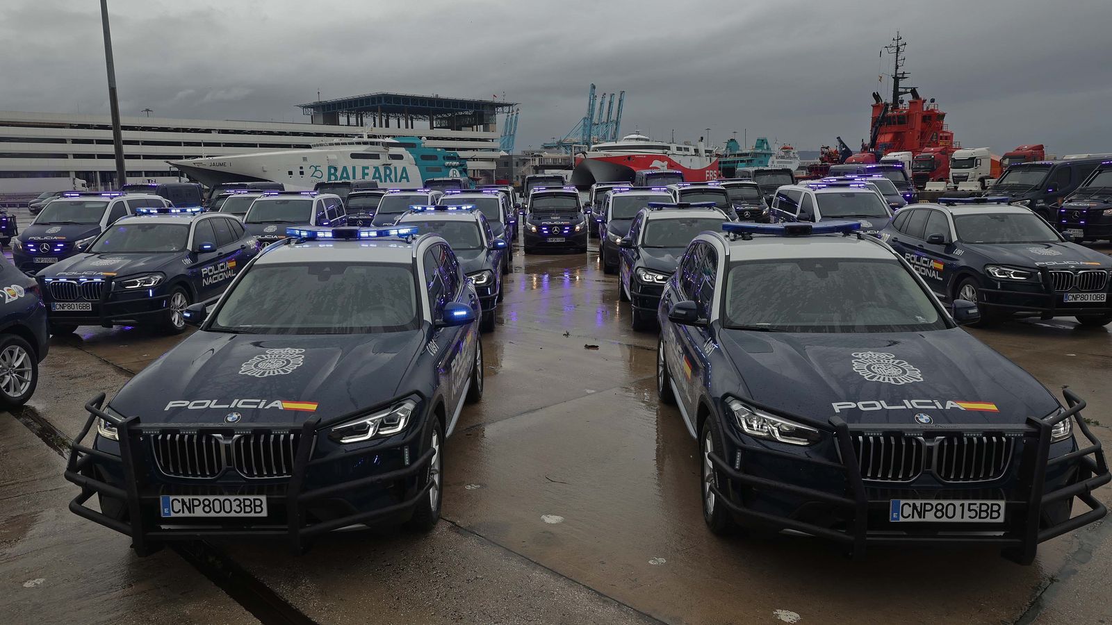 Vehículos de la Policía Nacional.