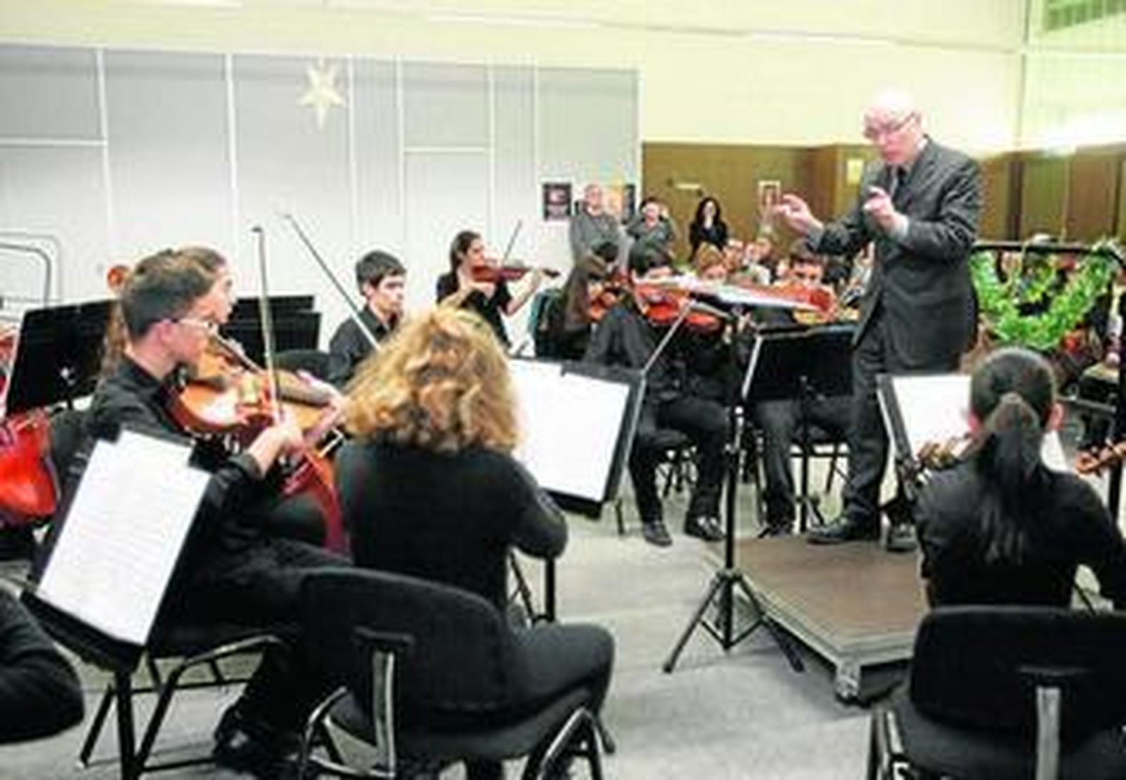 Thomas dirigiendo a la Orquesta Joven de Almería durante uno de sus conciertos.