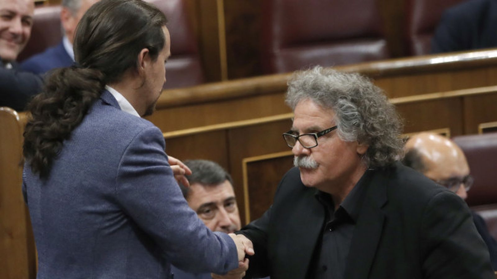 Tardá e Iglesias se saludan .