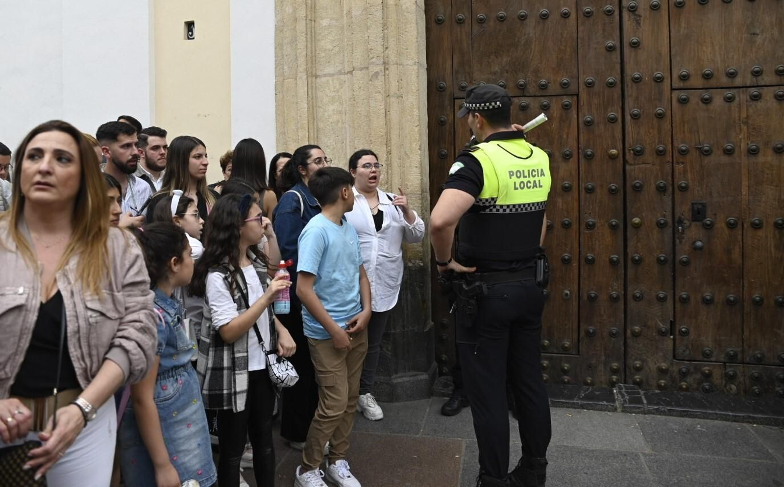 Lágrimas por la suspensión de la procesión de la Esperanza en este Domingo de Ramos, en imágenes