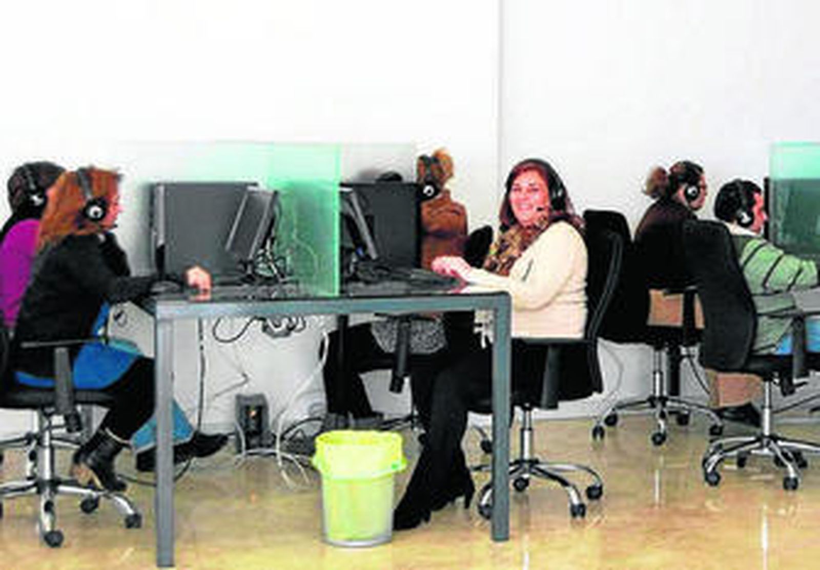 Empleados en la sede de Alcalá de Guadaíra.