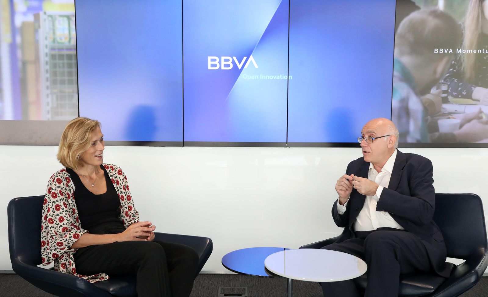 Ángela Cobos y Mariano de la Escalera, en un momento de la entrevista.