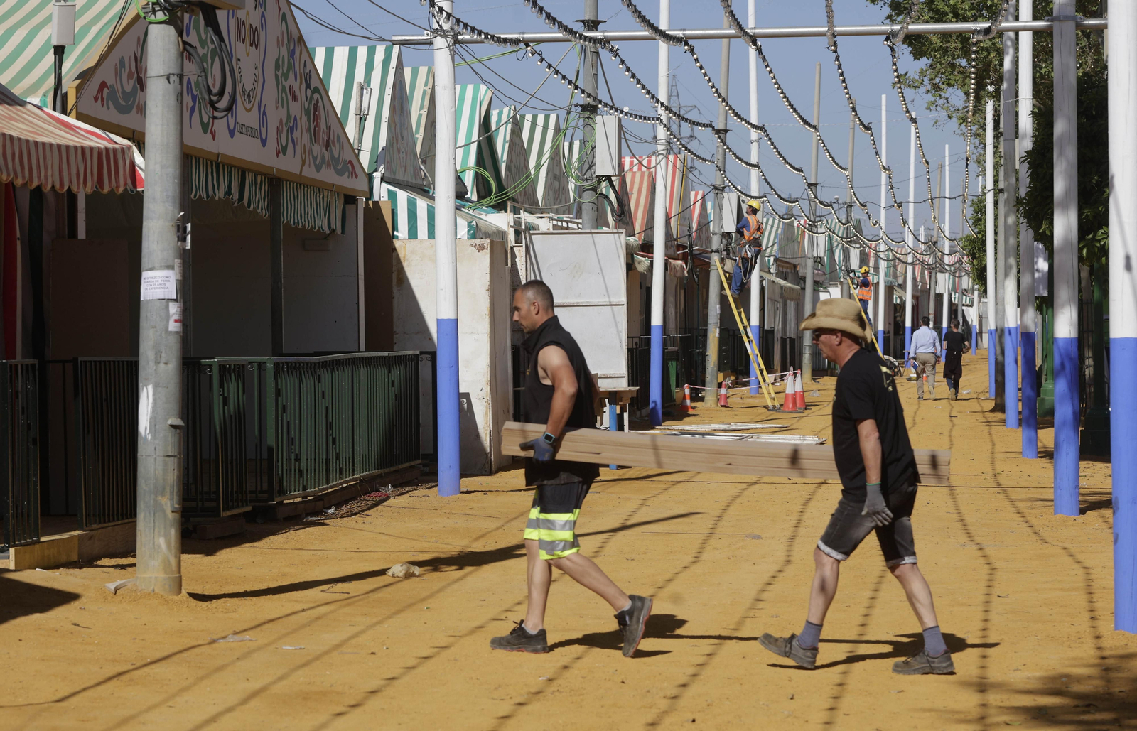 Imágenes de los preparativos de la Feria de Abril