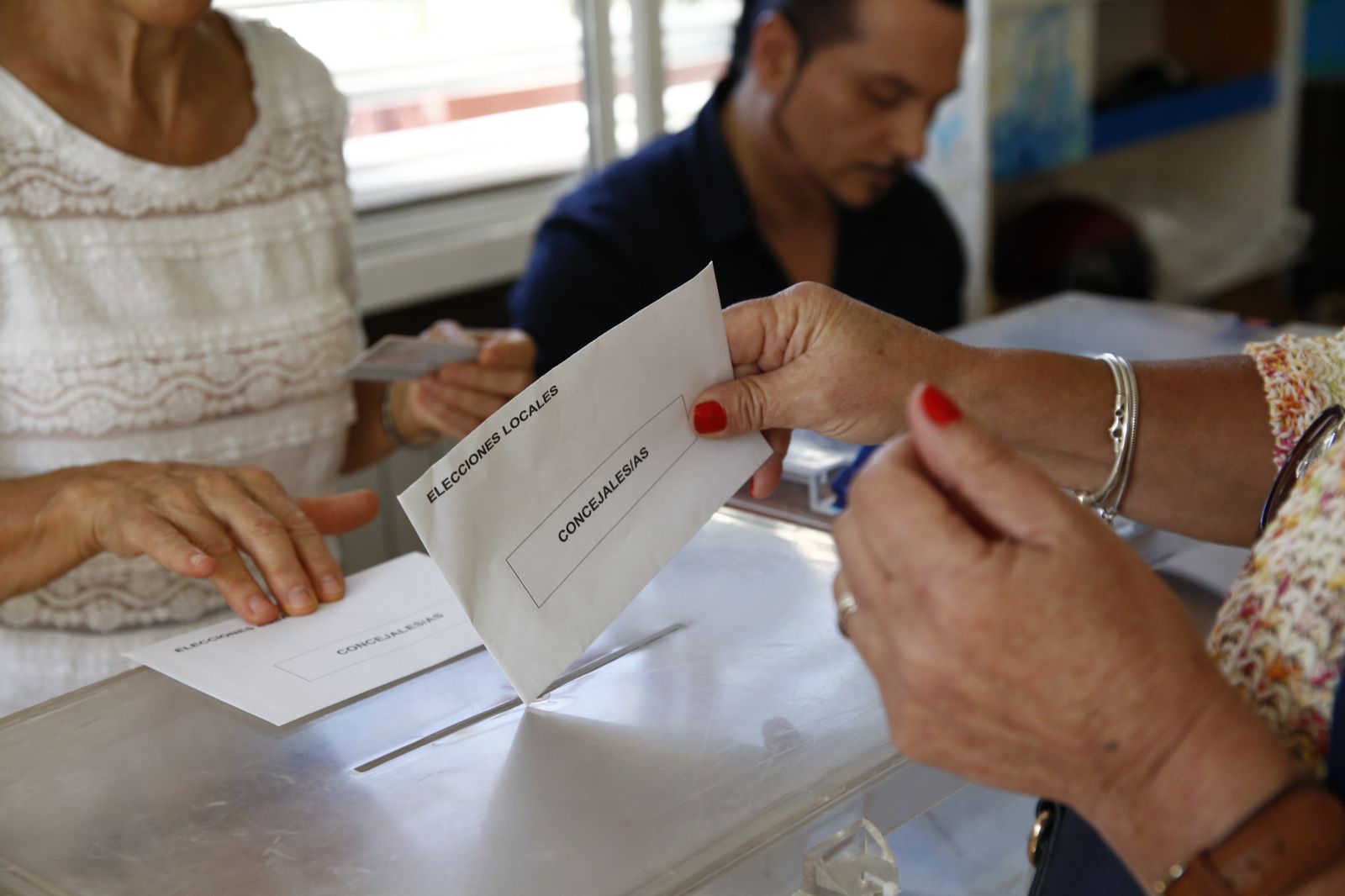 Imágenes de la jornada de votación en Granada