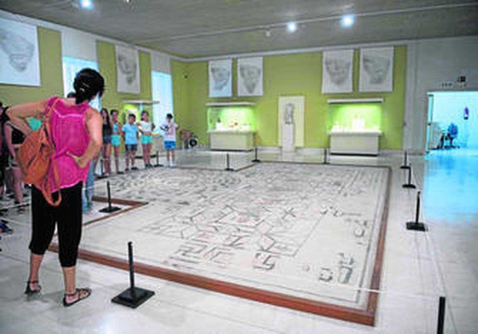 El nuevo aspecto de la sala de la vida en Roma, con el mosaico de Puerto Real como pieza estrella.