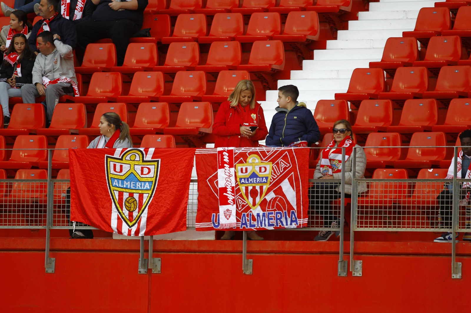 Búscate en la arrolladora victoria del Almería ante el Sevilla en la Copa del Rey, en imágenes