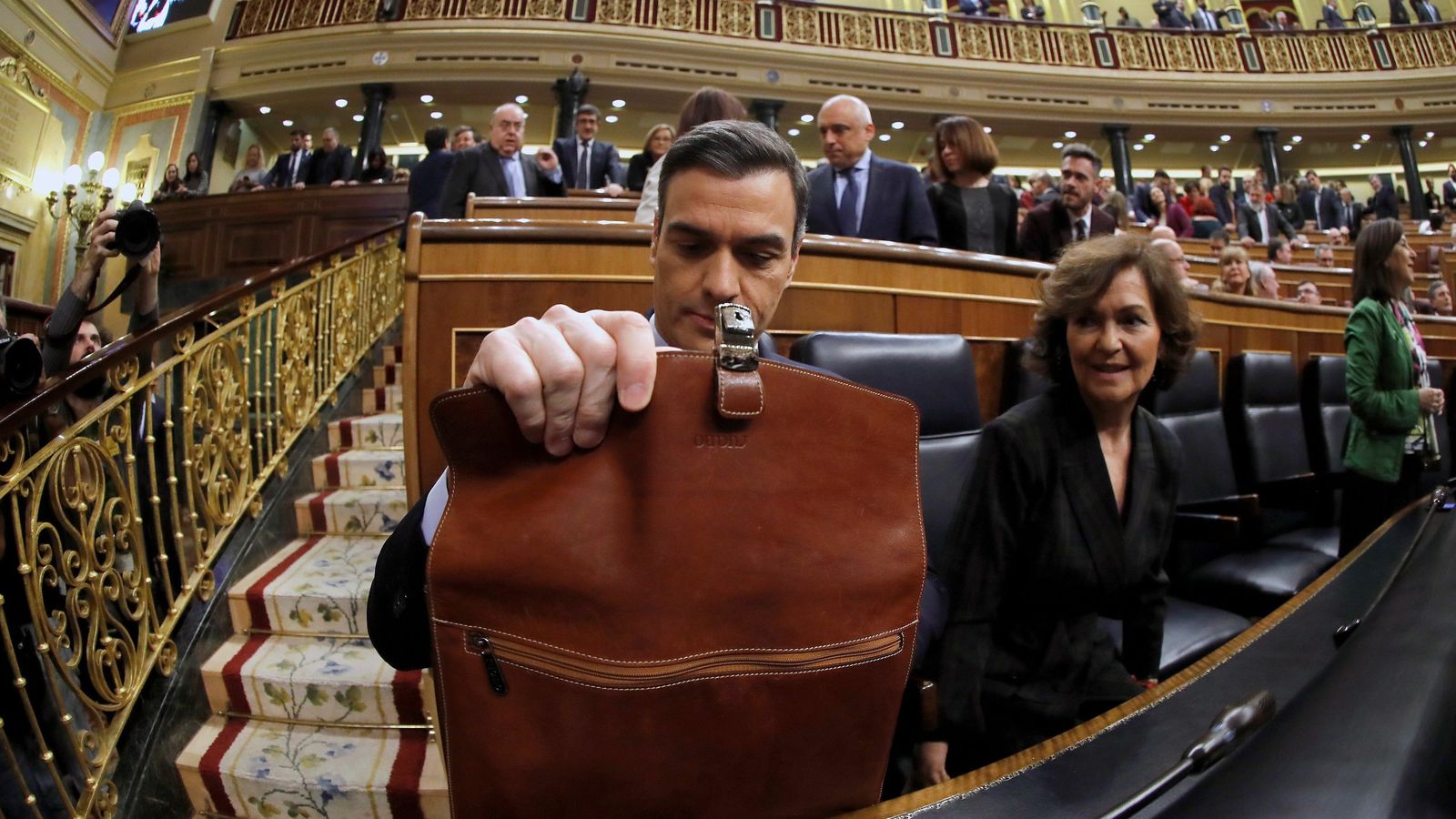 Pedro Sánchez en su escaño.