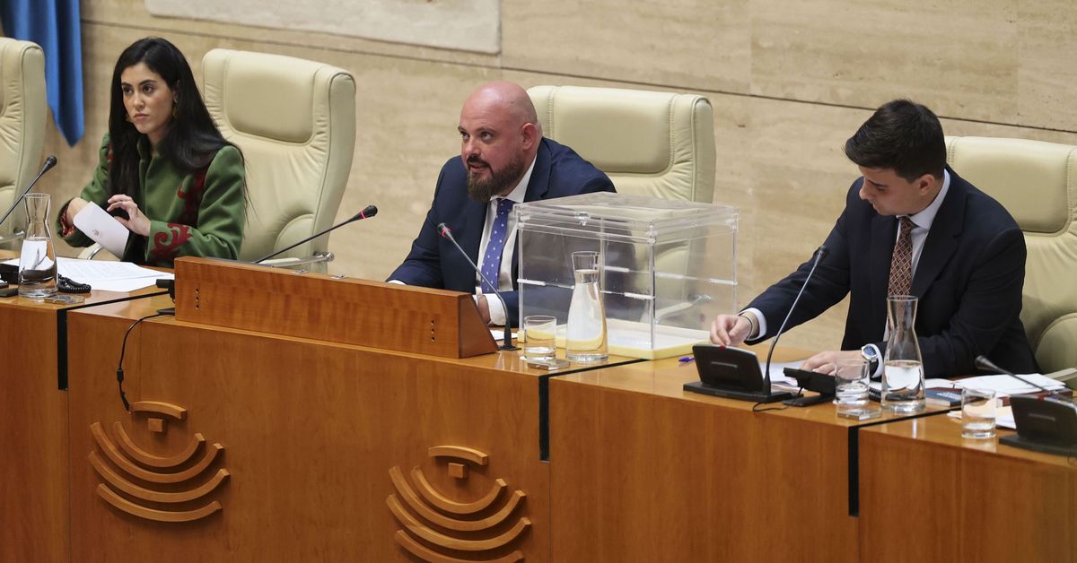El PP se hace con la presidencia de la Asamblea de Extremadura sin el apoyo de Vox