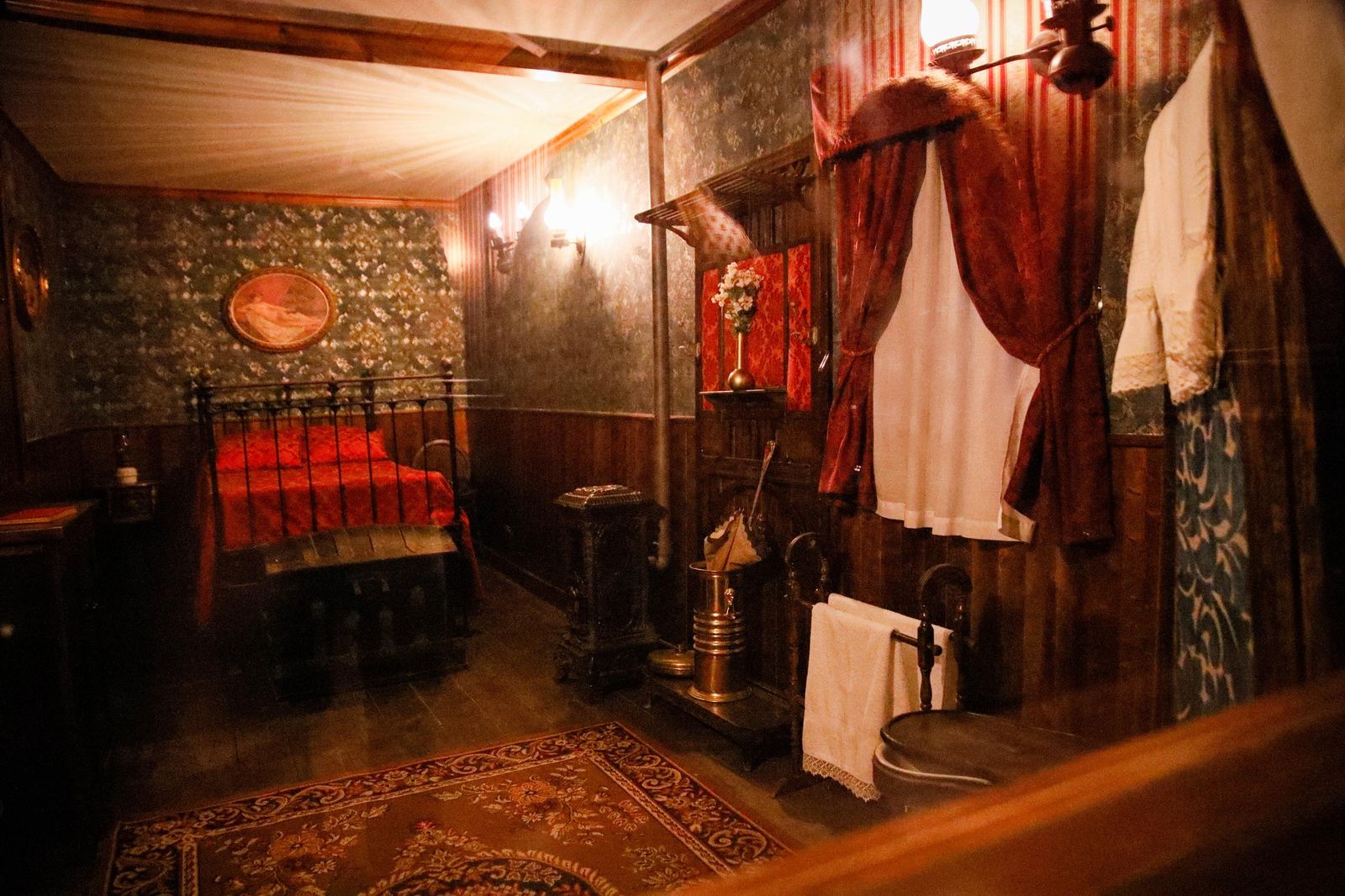 Imágenes del museo a los grandes empresarios y familias históricas de Almería