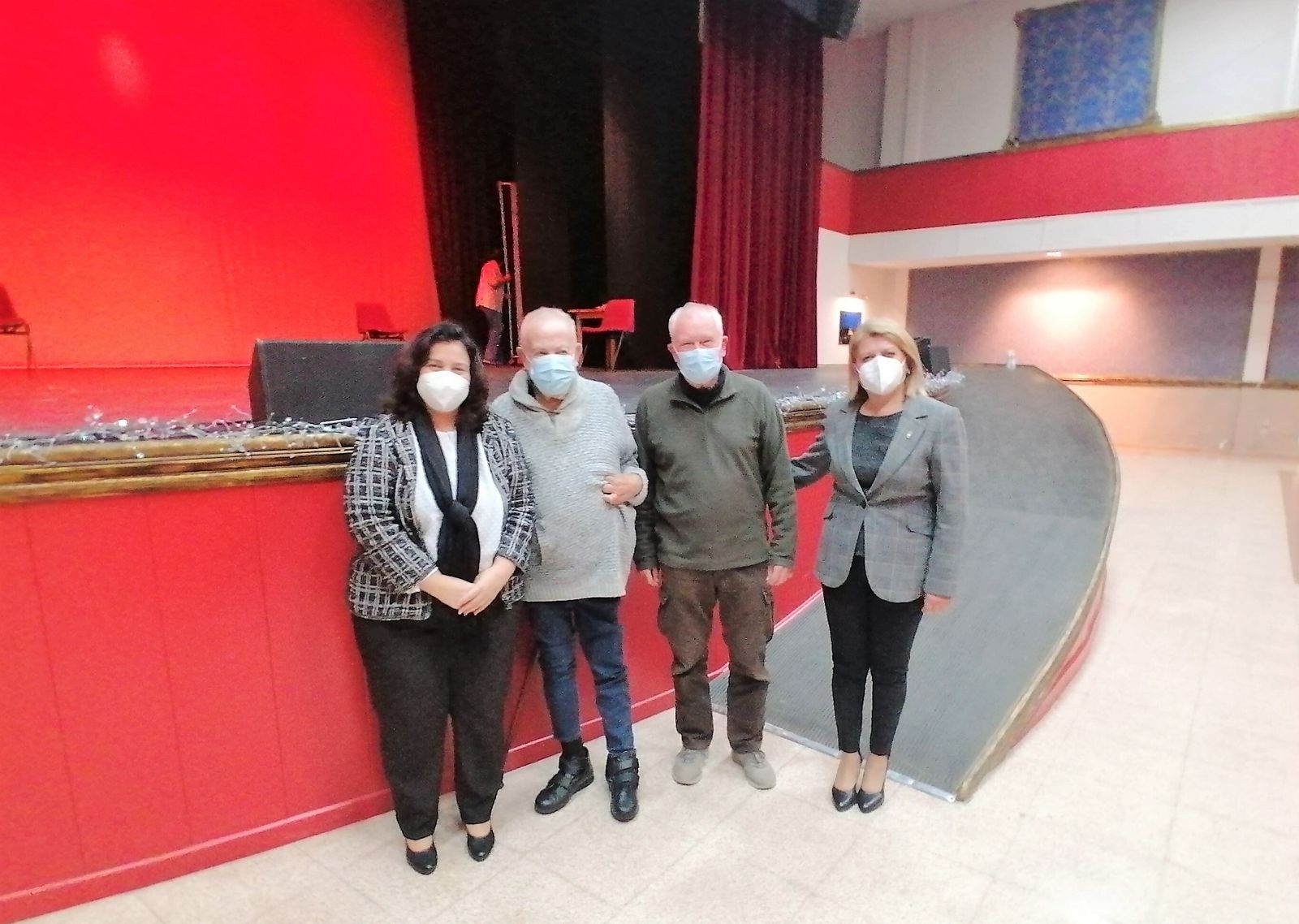 La diputada Matilde Díaz con Mariano Sopedra, Peter Yde Yde y la alcaldesa, Lourdes Ramos.