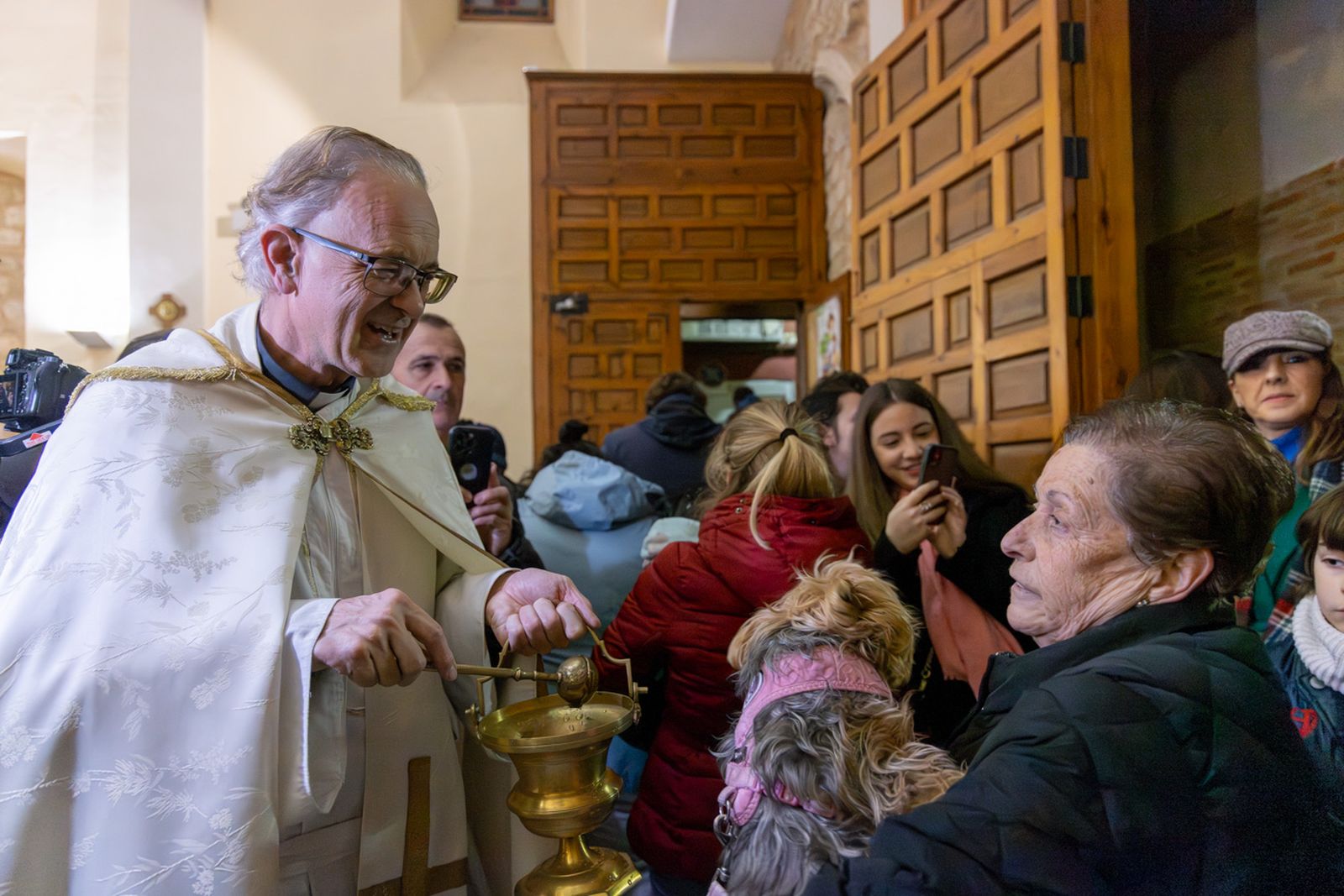 Encendido en Jaén de la lumbre oficial de San Antón 2026 y bendición de los animales