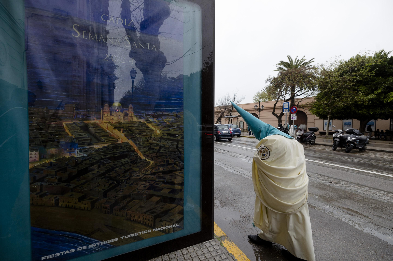 Las imágenes de la cofradía del Prendimiento este Lunes Santo en la Semana Santa de Cádiz de 2024