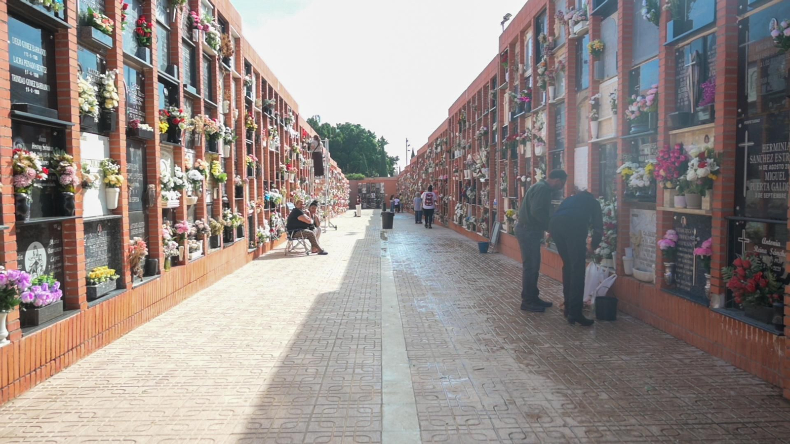 Respeto y normalidad, en el Día de Todos los Santos en Almería