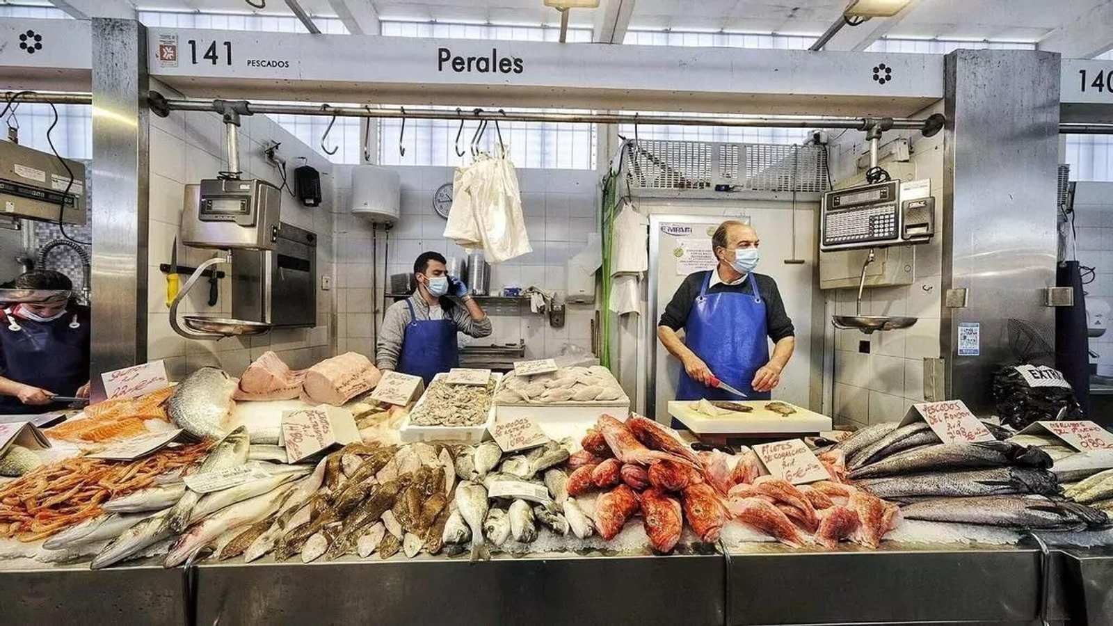 Un puesto del mercado central de Cádiz Un puesto del mercado central de Cádiz
