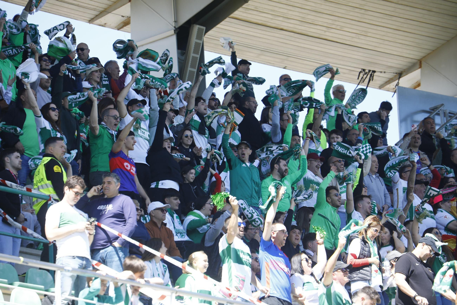 Las fotos del ambiente en El Arcángel para el Córdoba CF - Elche