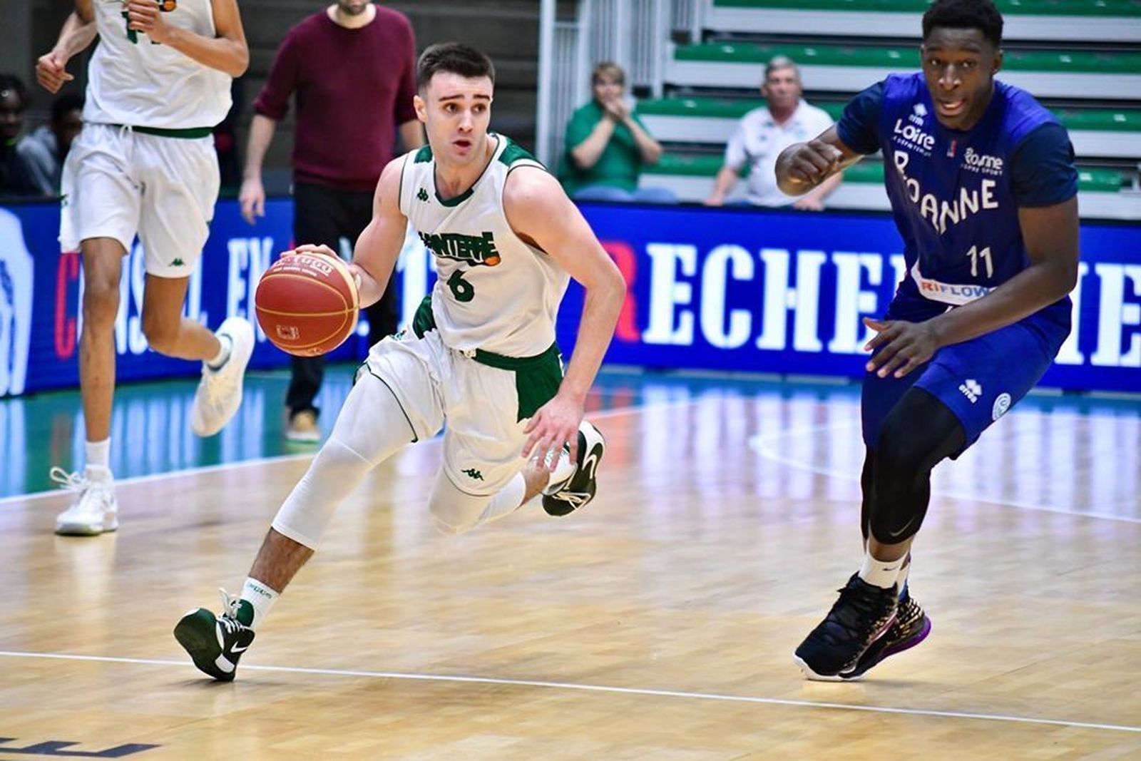 El base bético Tony da Silva, en acción esta campaña con el Nanterre.