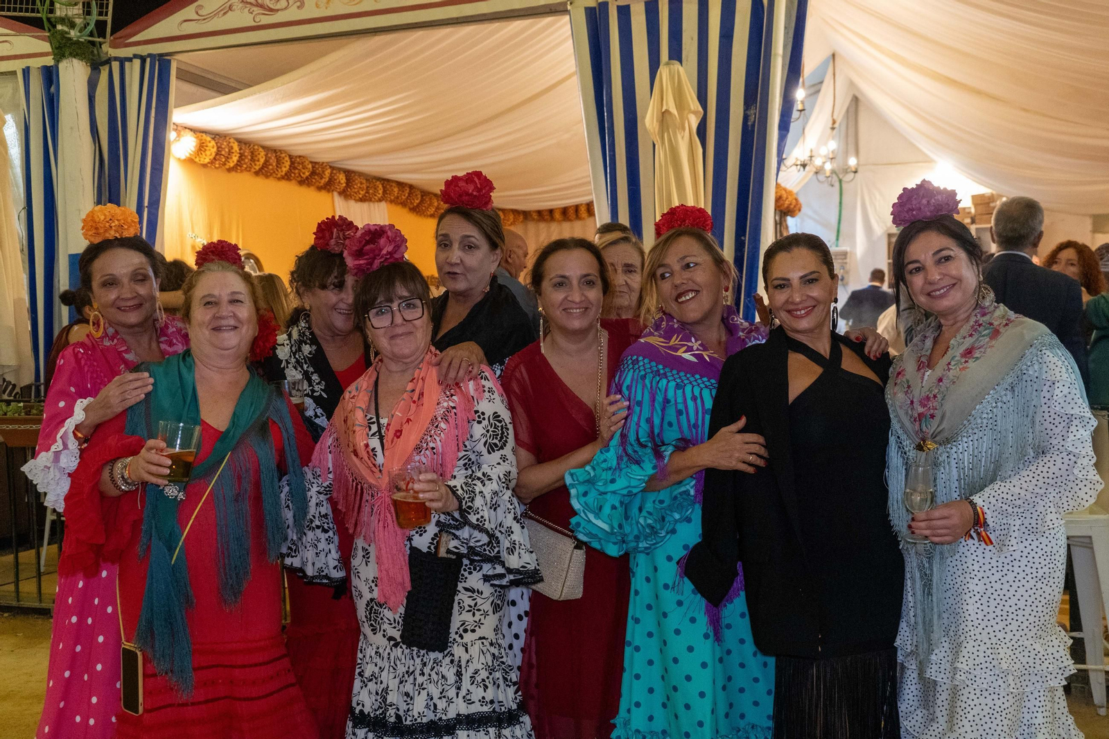 Imágenes del ambiente del ambiente de la noche del domingo en la Feria de Otoño y del Caballo 2025 de Huelva