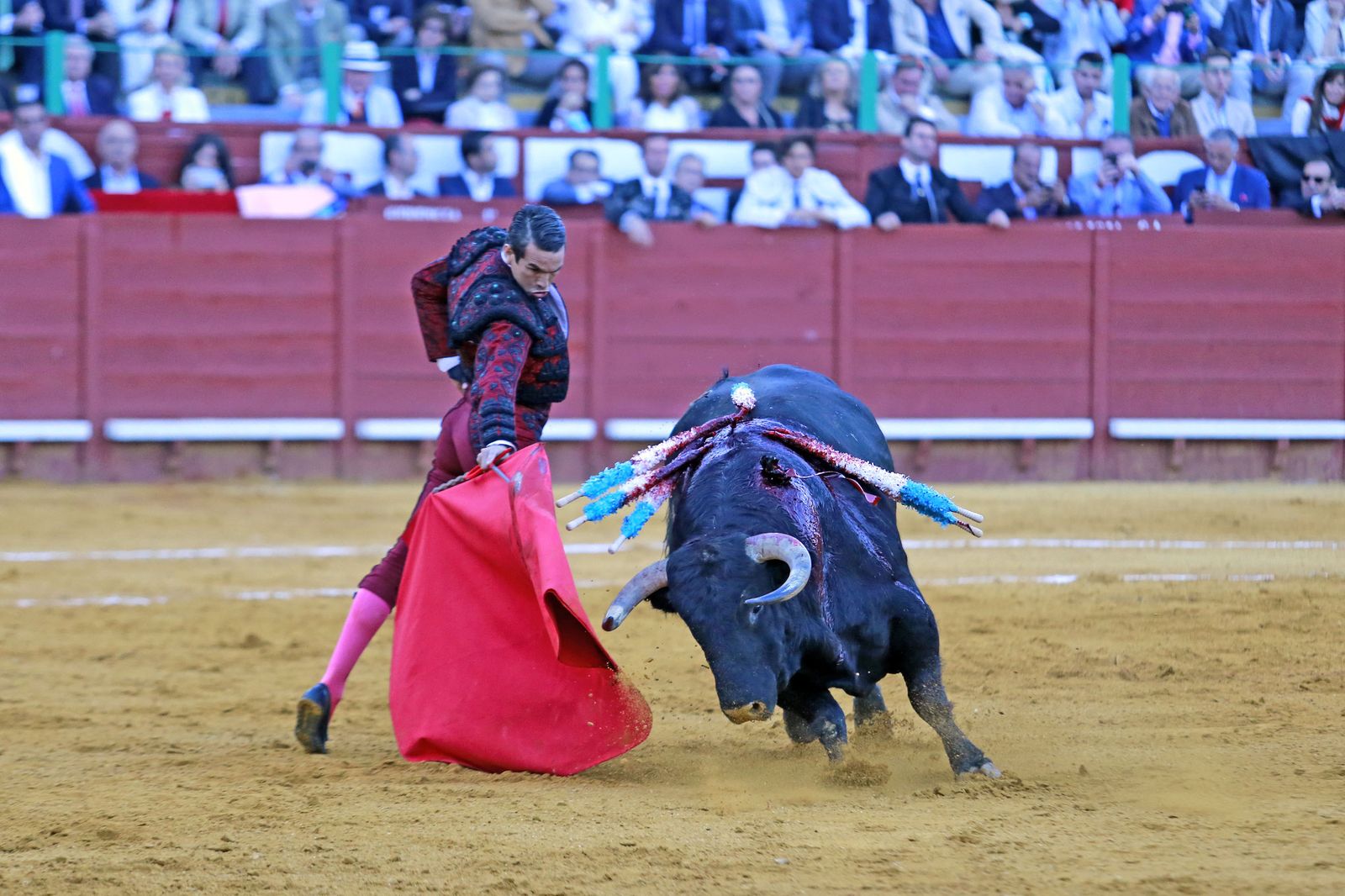 Imágenes de la faena de "El Fandi", Manzanares y Roca Rey en el coso jerezano