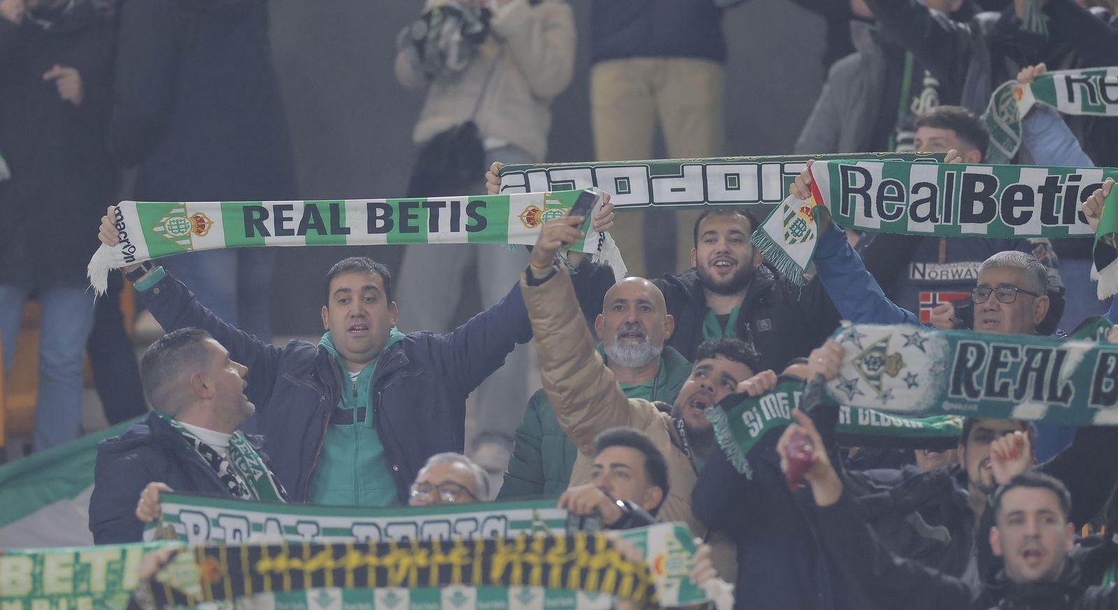 Búscate en las fotos del Betis - Elche