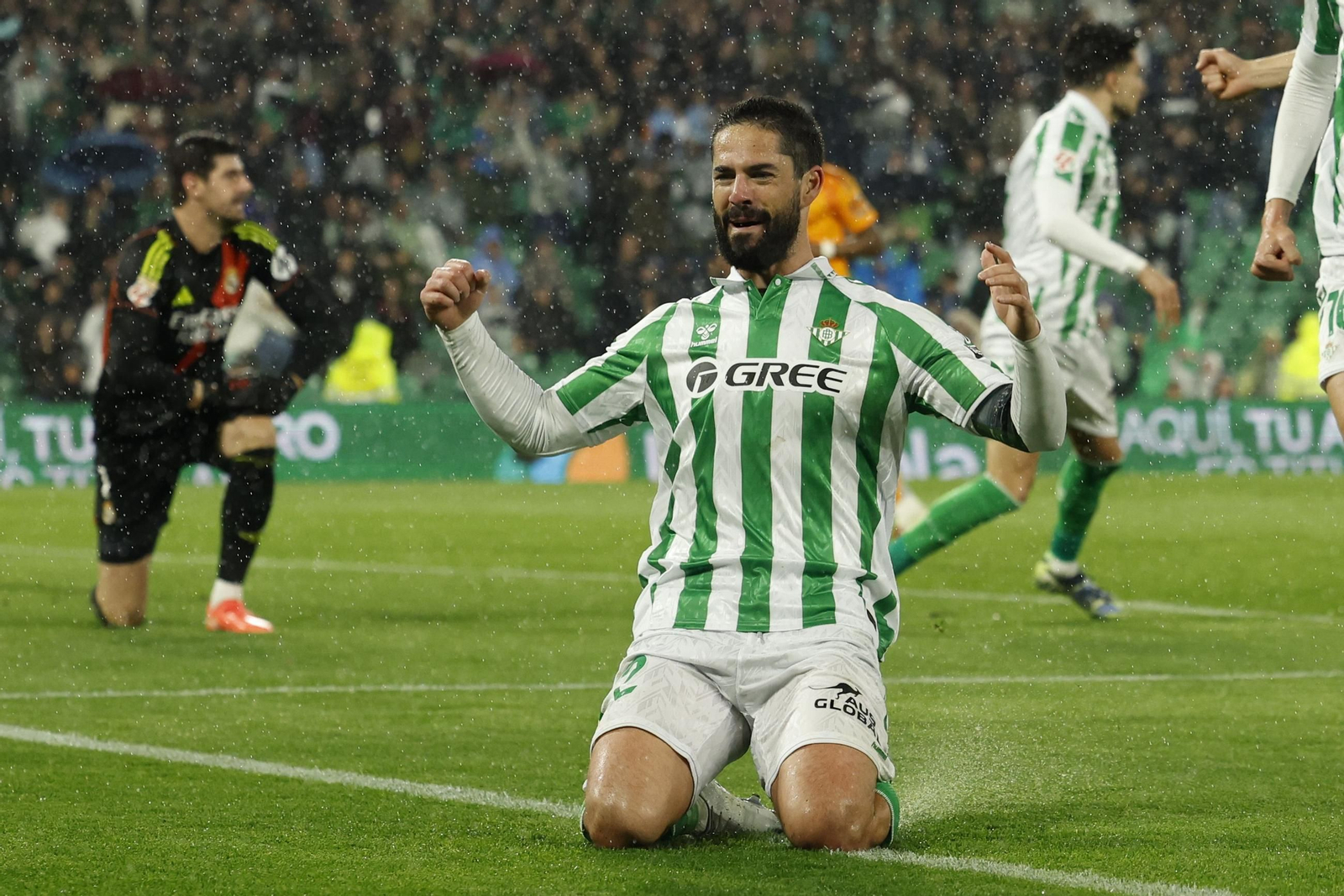 Recital de Isco para ganar a Brahim en el Betis-Madrid con dos goles malagueños