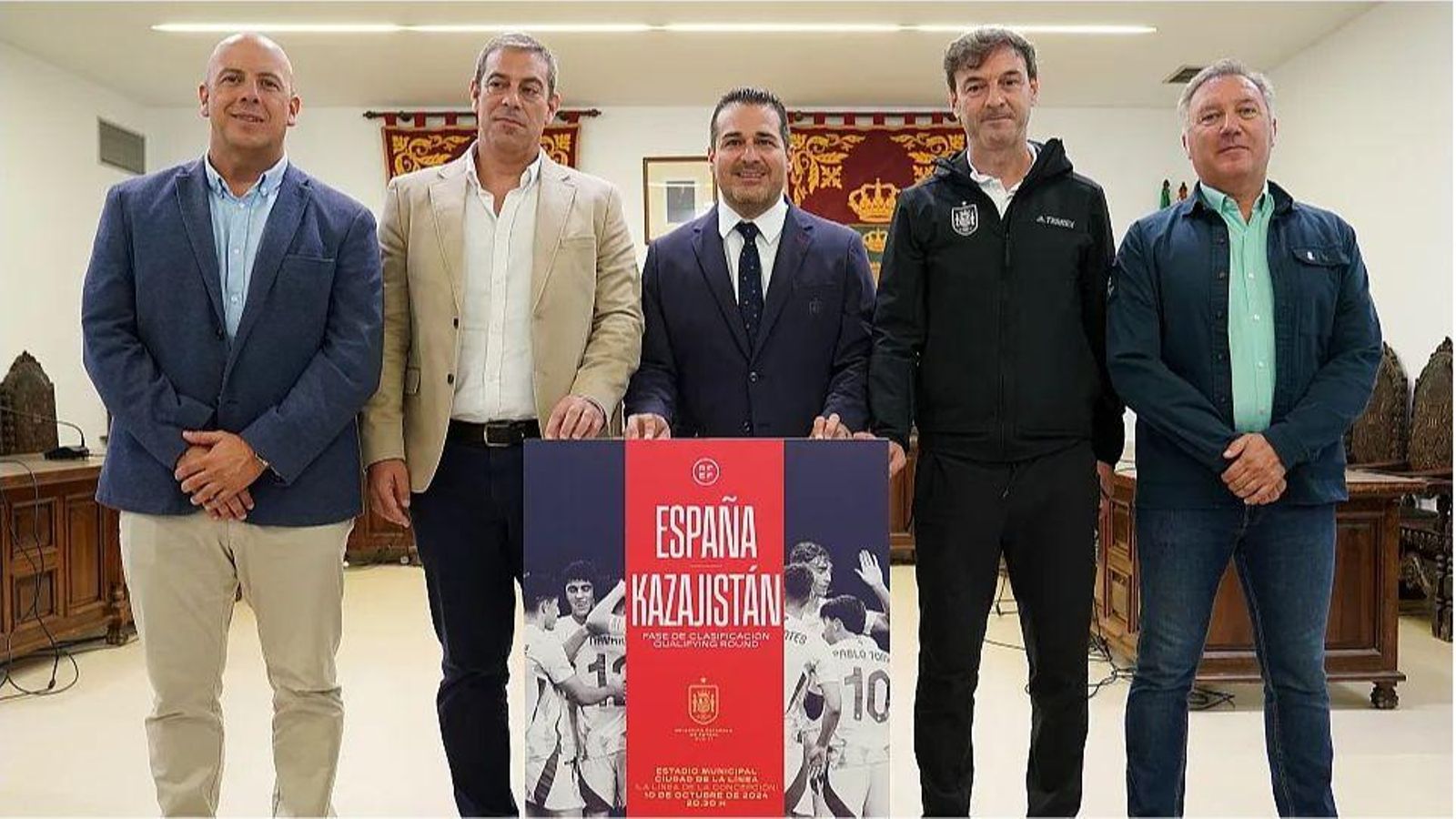 Los participantes en el acto de presentación Los participantes en el acto de presentación