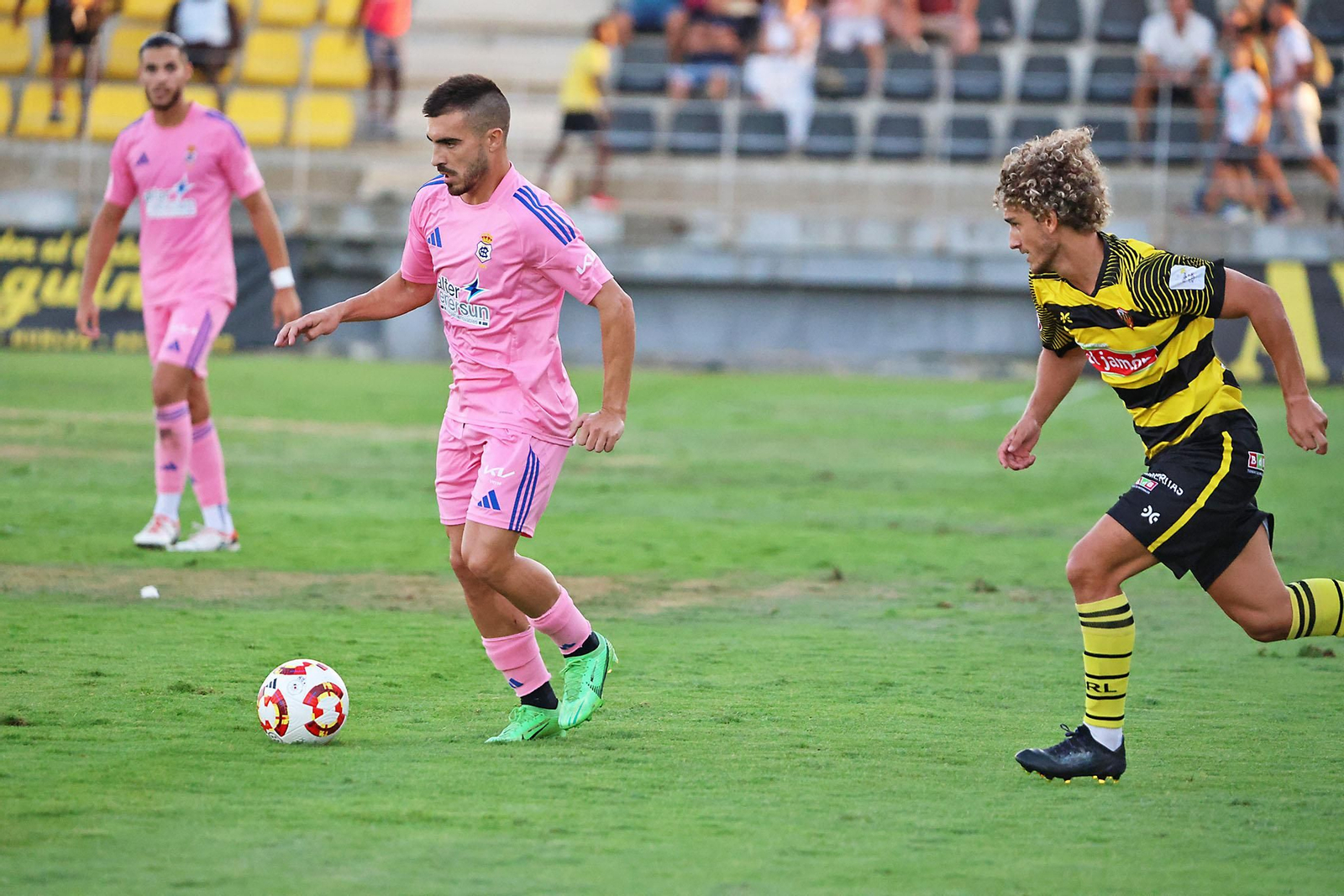 Imágenes del Trofeo de la Bella entre el San Roque de Lepe y el Recreativo de Huelva