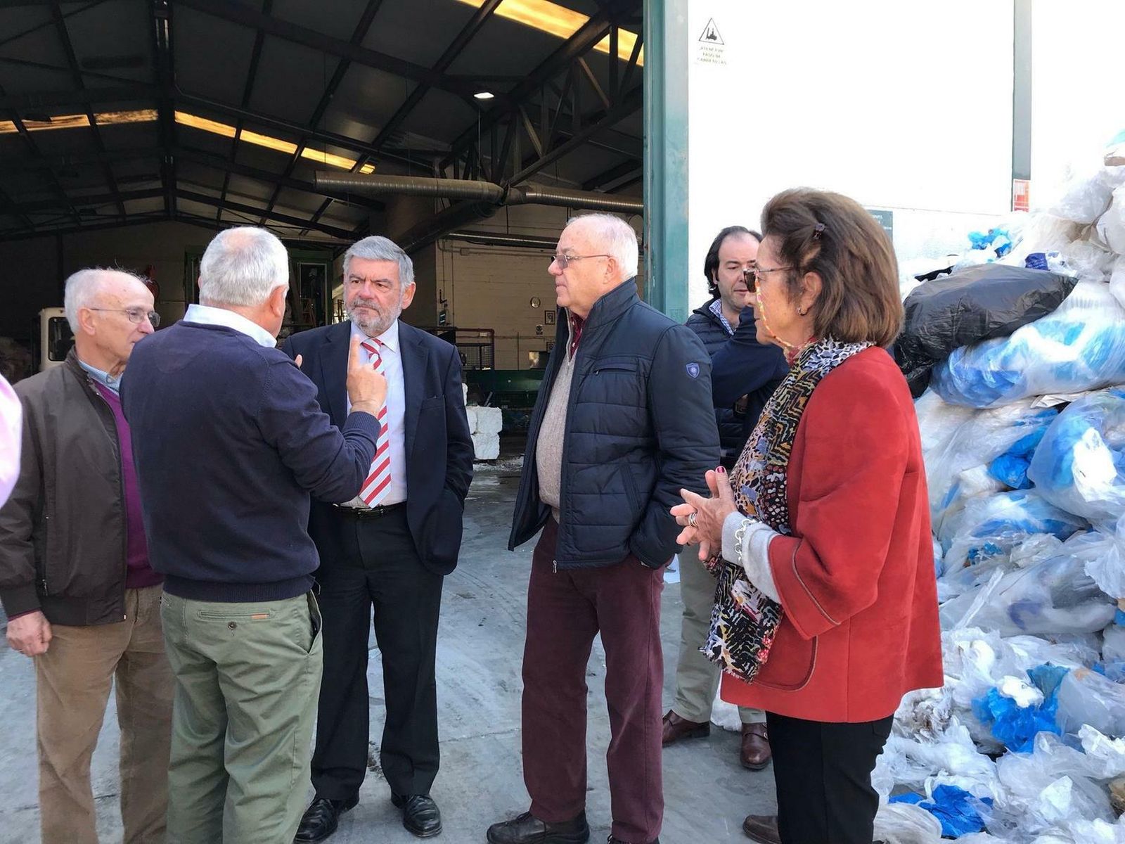 Miguel Guijarro, de frente con traje y corbata, en un acto como delegado