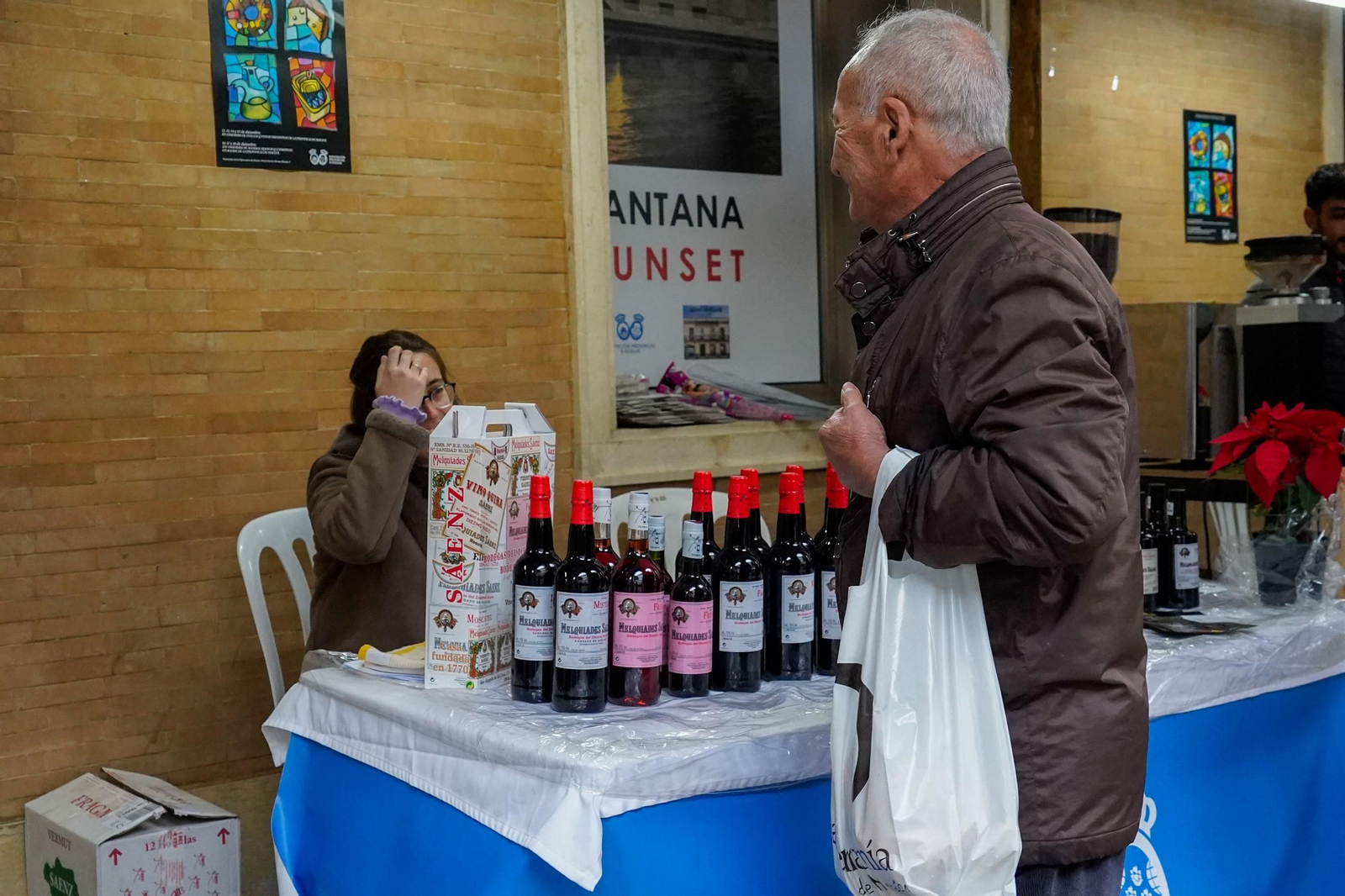 Imágenes de la inauguración del Belén y la XV&nbsp;Muestra de Dulces y Vinos Navideños de la provincia de Huelva en&nbsp;la&nbsp;Diputación