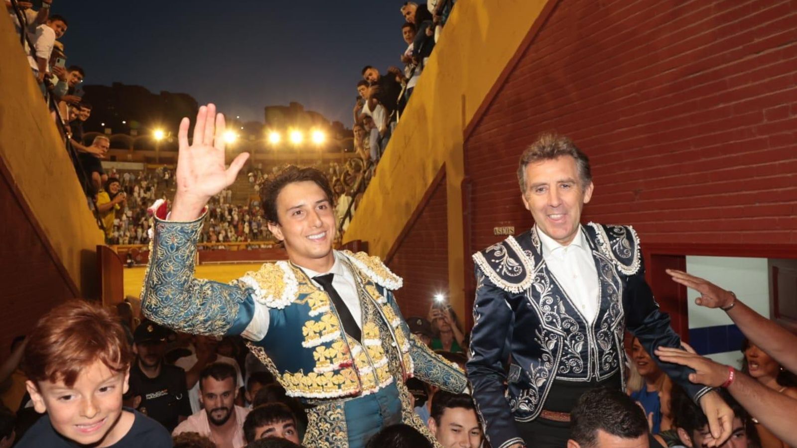 Doble Puerta Grande para Hermoso de Mendoza y Roca Rey.